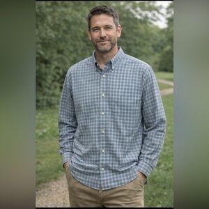 Eddie Bauer  Relaxed fit MENS Buttons Down Shirt Size L Long Sleeve